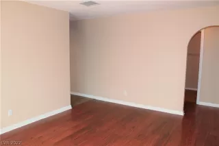 Photo #2: 2405142 Listing