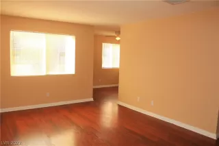 Photo #3: 2405142 Listing