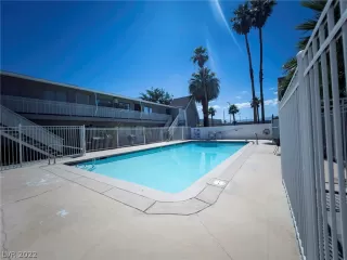 Photo #3: 2405149 Listing 