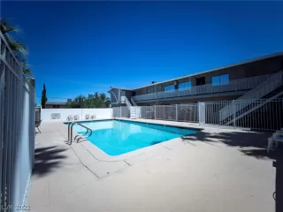 Photo #4: 2405149 Listing 