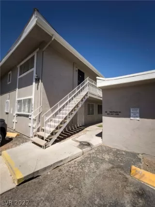 Photo #6: 2405149 Listing 