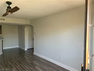 Photo #3: 2405162 Listing 