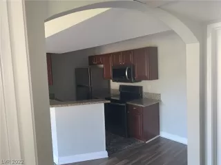 Photo #4: 2405162 Listing 