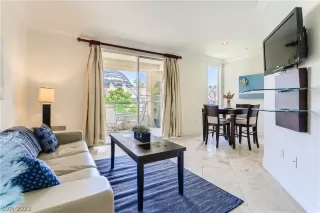 Photo #1: 2405182 Listing