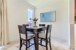 Photo #4: 2405182 Listing