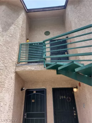 Photo #2: 2405208 Listing 