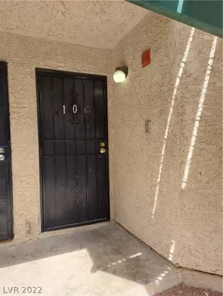 Photo #3: 2405208 Listing 