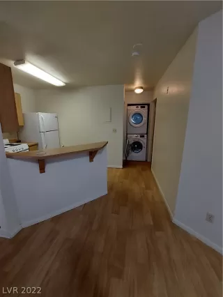 Photo #4: 2405208 Listing 