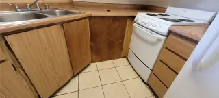 Photo #5: 2405208 Listing 