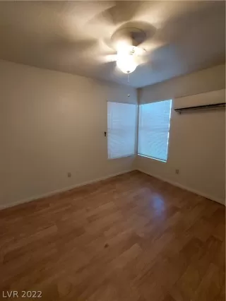 Photo #6: 2405208 Listing 