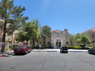 Photo #3: 2405219 Listing