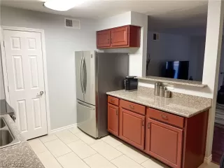 Photo #1: 2405242 Listing