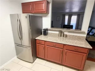 Photo #2: 2405242 Listing