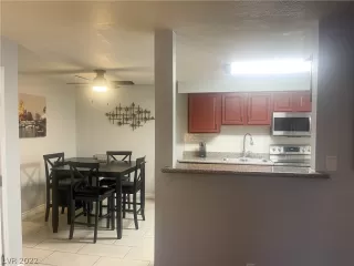 Photo #6: 2405242 Listing