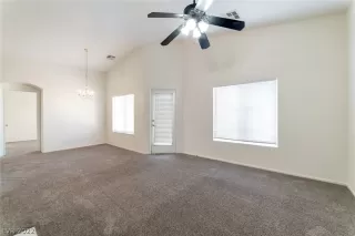 Photo #3: 2405246 Listing