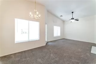 Photo #4: 2405246 Listing