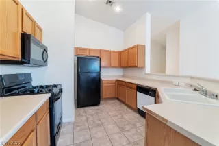 Photo #5: 2405246 Listing