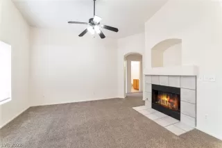 Photo #6: 2405246 Listing