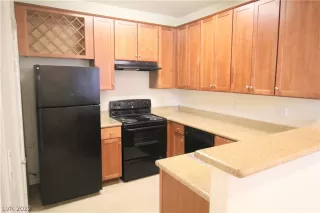 Photo #3: 2405251 Listing 