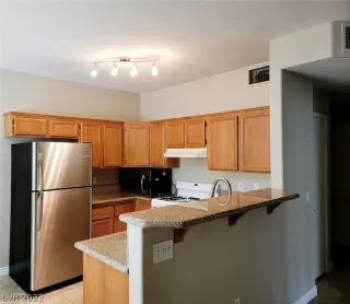 Photo #2: 2405258 Listing 