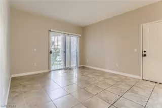 Photo #5: 2405258 Listing 