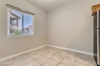 Photo #6: 2405258 Listing 