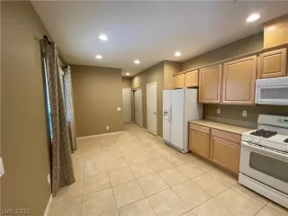 Photo #5: 2405272 Listing 