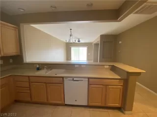 Photo #6: 2405272 Listing 