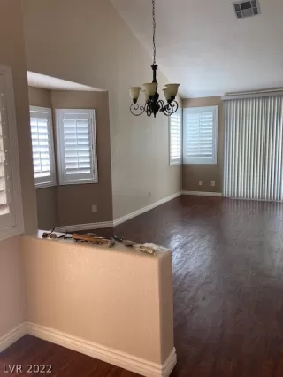 Photo #2: 2405281 Listing