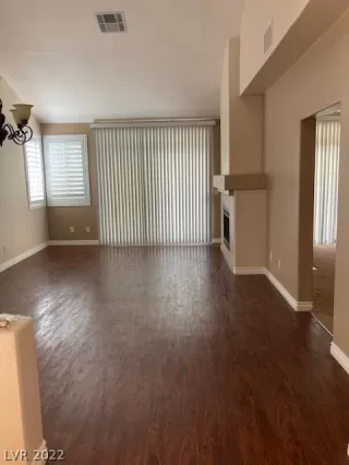 Photo #3: 2405281 Listing