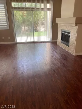 Photo #5: 2405281 Listing