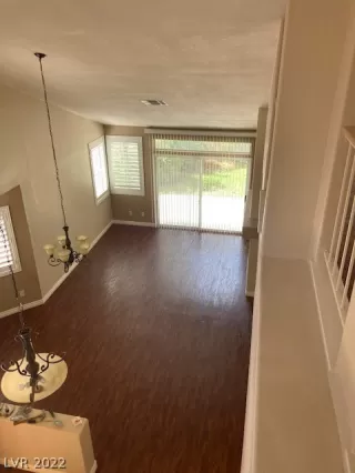 Photo #6: 2405281 Listing