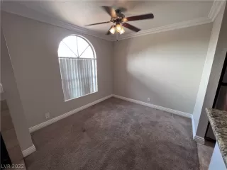 Photo #6: 2405300 Listing 