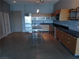 Photo #5: 2405316 Listing 