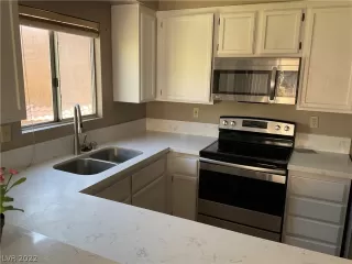 Photo #4: 2405342 Listing 