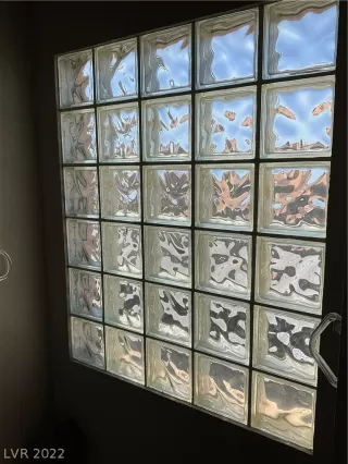 Photo #5: 2405342 Listing 