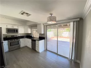 Photo #1: 2405407 Listing 