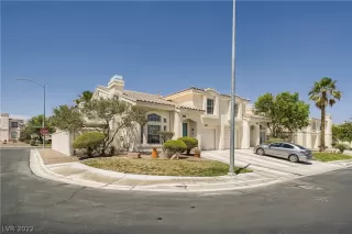 Photo #1: 2405413 Listing