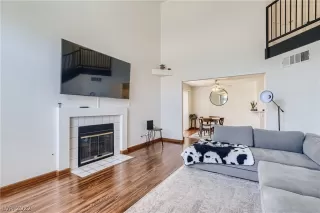 Photo #4: 2405413 Listing