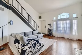 Photo #6: 2405413 Listing