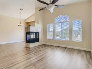 Photo #2: 2405419 Listing