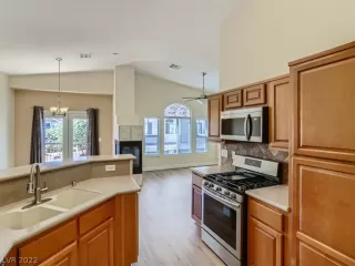 Photo #3: 2405419 Listing