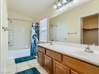 Photo #5: 2405419 Listing