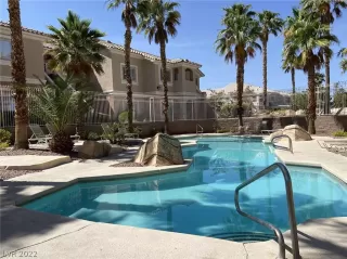 Photo #2: 2405440 Listing