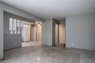 Photo #6: 2405441 Listing 