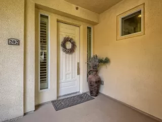 Photo #1: 2405466 Listing 