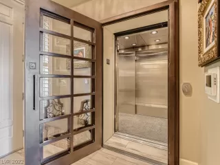 Photo #3: 2405466 Listing 