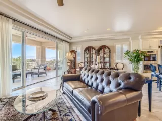 Photo #6: 2405466 Listing 