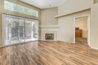 Photo #3: 2405467 Listing