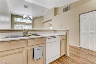 Photo #6: 2405467 Listing